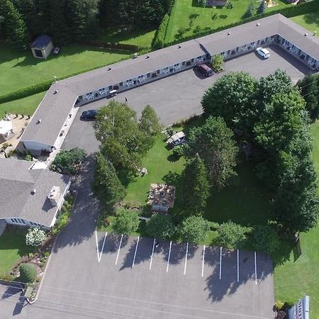 Motel La Cheminee Saint-Jerome ภายนอก รูปภาพ